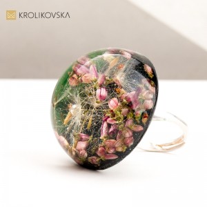 Unikalny pomysł na prezent: biżuteria z naturalnymi kwiatami.