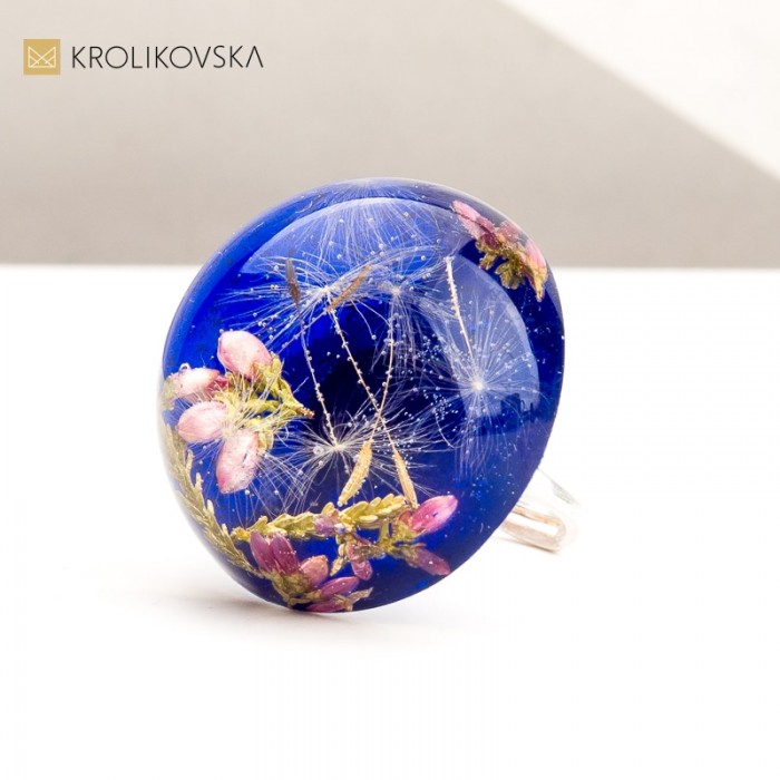 Ekskluzywna biżuteria z roślinami – natura zamknięta w pięknie.