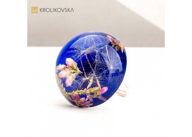 Ekskluzywna biżuteria z roślinami – natura zamknięta w pięknie.