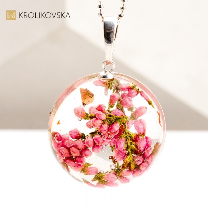 Naturalna Elegancja – Biżuteria z Roślinami Ręcznie Tworzona. Naturalna Elegancja – Biżuteria z Roślinami Ręcznie Tworzona.