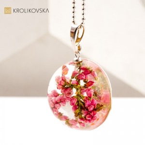 Naturalna Elegancja – Biżuteria z Roślinami Ręcznie Tworzona. Naturalna Elegancja – Biżuteria z Roślinami Ręcznie Tworzona.