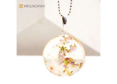 Najpiękniejszy Prezent: Biżuteria z Prawdziwymi Kwiatami i Roślinami.