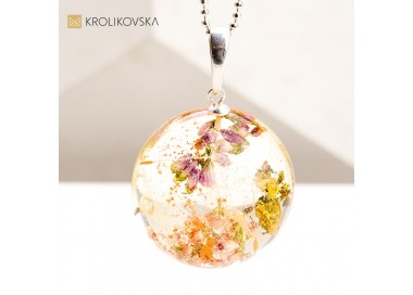 Biżuteria z Kwiatami – Wyjątkowy Podarunek Dla Bliskiej Osoby.