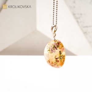 Biżuteria z Kwiatami – Wyjątkowy Podarunek Dla Bliskiej Osoby.