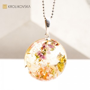 Biżuteria z Kwiatami – Wyjątkowy Podarunek Dla Bliskiej Osoby.