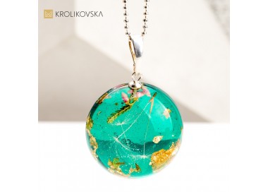 Biżuteria z Prawdziwymi Kwiatami – Unikatowe Produkty Tworzone przez Artystkę.