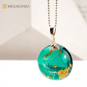 Biżuteria z Prawdziwymi Kwiatami – Unikatowe Produkty Tworzone przez Artystkę.