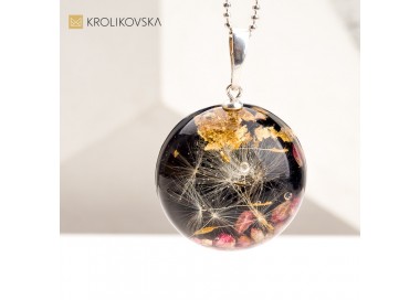 Biżuteria z Prawdziwymi Kwiatami – Niezwykły Prezent, Który Zachwyci.