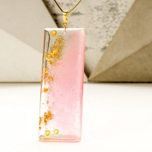 Różowa biżuteria artystyczna naszyjnik.