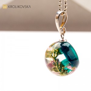 Niepowtarzalna Biżuteria z Zatopionymi Roślinami – Magia Natury w Każdym Detalu.