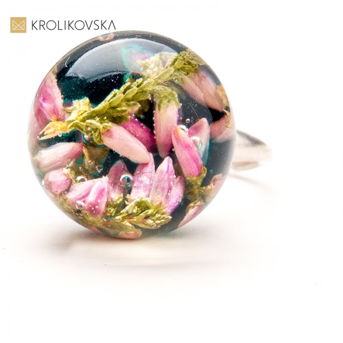 Biżuteria Jedyna w Swoim Rodzaju: Natura Zaklęta w Sztuce.