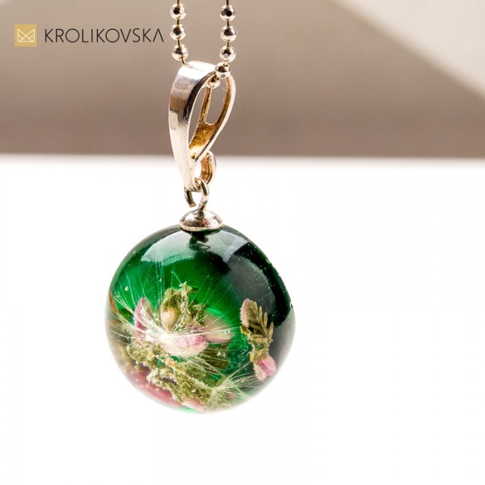 Naszyjnik z Naturalnymi Kwiatami – Wyjątkowy Upominek od Artystki