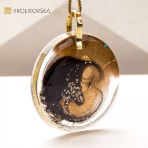 Limitowana Edycja Naszyjników z Ręcznie Malowanymi Motywami – Biżuteria na Wyjątkowe Okazje.