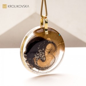 Limitowana Edycja Naszyjników z Ręcznie Malowanymi Motywami – Biżuteria na Wyjątkowe Okazje.