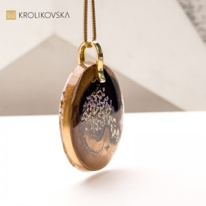 Naszyjnik z Grafiką Malowaną Ręcznie – Wyjątkowa, Unikatowa Biżuteria od Artystki.