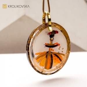 Naszyjnik z Unikalną, Ręcznie Malowaną Sztuką – Idealny Prezent Dla Konesera.