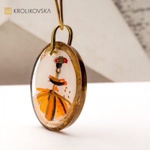 Naszyjnik z Unikalną, Ręcznie Malowaną Sztuką – Idealny Prezent Dla Konesera.