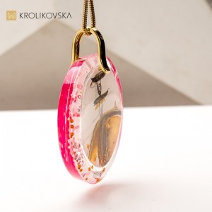 Naszyjnik Artystyczny – Ręcznie Malowana Biżuteria, Każdy Egzemplarz Jedyny w Swoim Rodzaju.