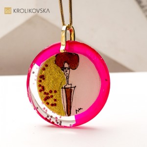 Naszyjnik z Malowaną Miniaturą – Wyjątkowy Prezent w Artystycznym Stylu.