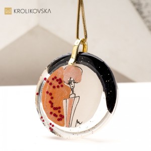 Unikatowy Naszyjnik z Ręcznie Malowaną Grafiką – Biżuteria Stworzona przez Artystkę.