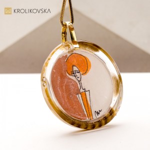 Naszyjnik z Autorską Ilustracją – Prezent, który Łączy Sztukę i Styl.
