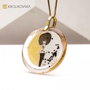 Naszyjnik z Malowaną Miniaturą – Wyjątkowy Prezent Handmade.