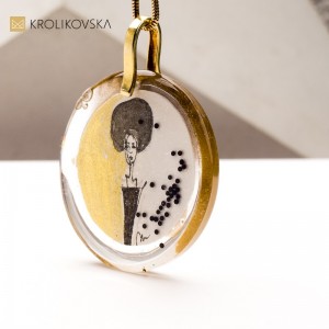 Naszyjnik z Malowaną Miniaturą – Wyjątkowy Prezent Handmade.