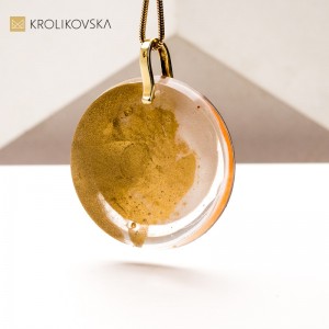 Naszyjnik z Ręcznie Malowanym Motywem – Sztuka, którą Możesz Nosić.