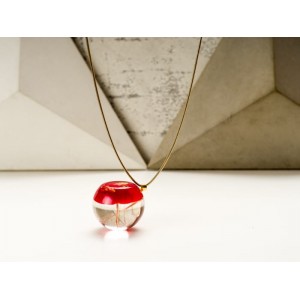Czerwony naszyjnik dla mamy na pozłacanym łańcuszku z prawdziwymi dmuchawcami z żywicy jubilerskiej