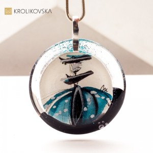 Naszyjnik z Ręcznie Namalowaną Grafiką – Prezent, Który Ma Duszę.