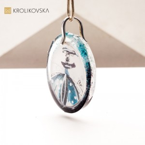 Unikatowy Naszyjnik z Malowaną Sztuką – Prezent, Który Zaskakuje.