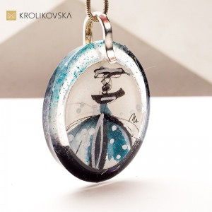 Unikatowy Naszyjnik z Malowaną Sztuką – Prezent, Który Zaskakuje.