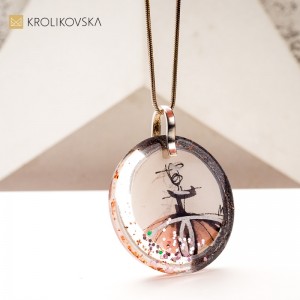 Naszyjnik z Unikalnym Rysunkiem – Artystyczny Prezent na Urodziny.