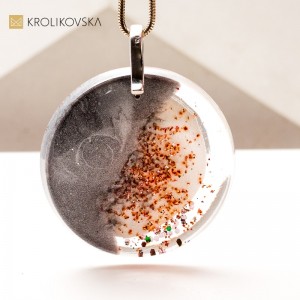 Naszyjnik z Unikalnym Rysunkiem – Artystyczny Prezent na Urodziny.