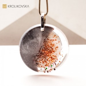 Naszyjnik z Unikalnym Rysunkiem – Artystyczny Prezent na Urodziny.