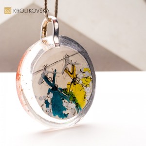 Ręcznie Tworzona Biżuteria – Naszyjnik z Niepowtarzalną Grafiką.