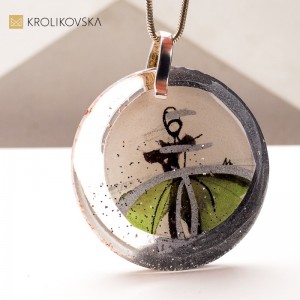 Artystyczny Naszyjnik – Prezent z Ręcznie Stworzoną Grafiką przez Artystkę.