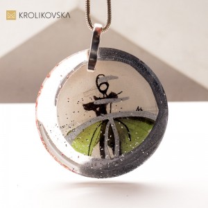 Artystyczny Naszyjnik – Prezent z Ręcznie Stworzoną Grafiką przez Artystkę.