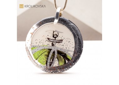 Naszyjnik z Ręcznie Malowanymi Motywami – Sztuka w Biżuterii.