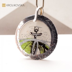 Naszyjnik z Ręcznie Malowanymi Motywami – Sztuka w Biżuterii.