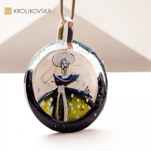 Biżuteria Artystyczna – Naszyjnik z Ręcznie Malowaną Ilustracją.