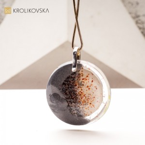 Ręcznie Malowany Naszyjnik – Artystyczny Prezent, Który Zaskakuje.