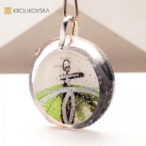 Artystyczny Naszyjnik z Ręcznie Malowaną Grafiką – Doskonały Prezent dla Kobiety.