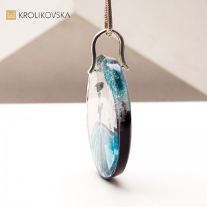 Ręcznie Malowane Naszyjniki – Unikatowa Biżuteria Prosto z Pracowni Artystki.