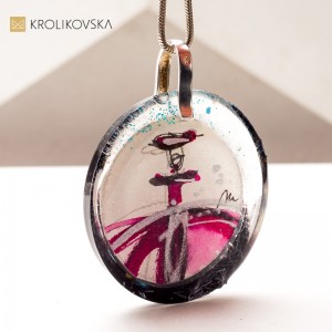 Naszyjnik z Malowaną Grafiką – Unikatowy Prezent Stworzony przez Artystkę.