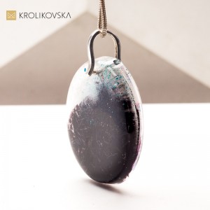 Naszyjnik z Malowaną Grafiką – Unikatowy Prezent Stworzony przez Artystkę.