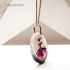 Biżuteria z duszą: ręcznie malowane naszyjniki na prezent.