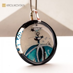 Personalizowana biżuteria z duszą – naszyjnik z ręcznie malowanym wzorem.