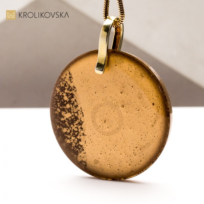 Ręcznie Tworzony Naszyjnik Nesso – Klasyka Złota i Czerni.