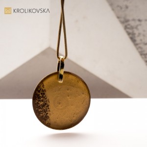 Ręcznie Tworzony Naszyjnik Nesso – Klasyka Złota i Czerni.